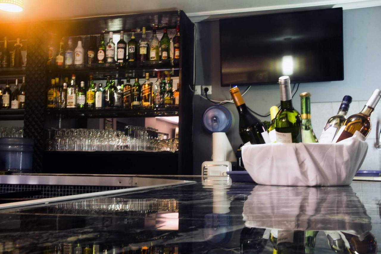 Jet Cafe Hotel